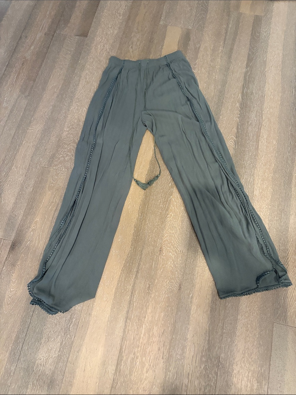 Wide-Leg Lightweight flowy Pants